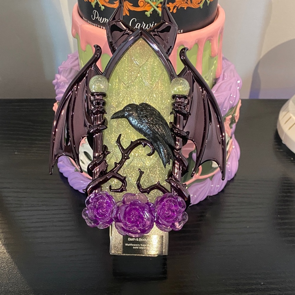 Bath & Body Works Gothic Bat and Raven Wallflower Plug